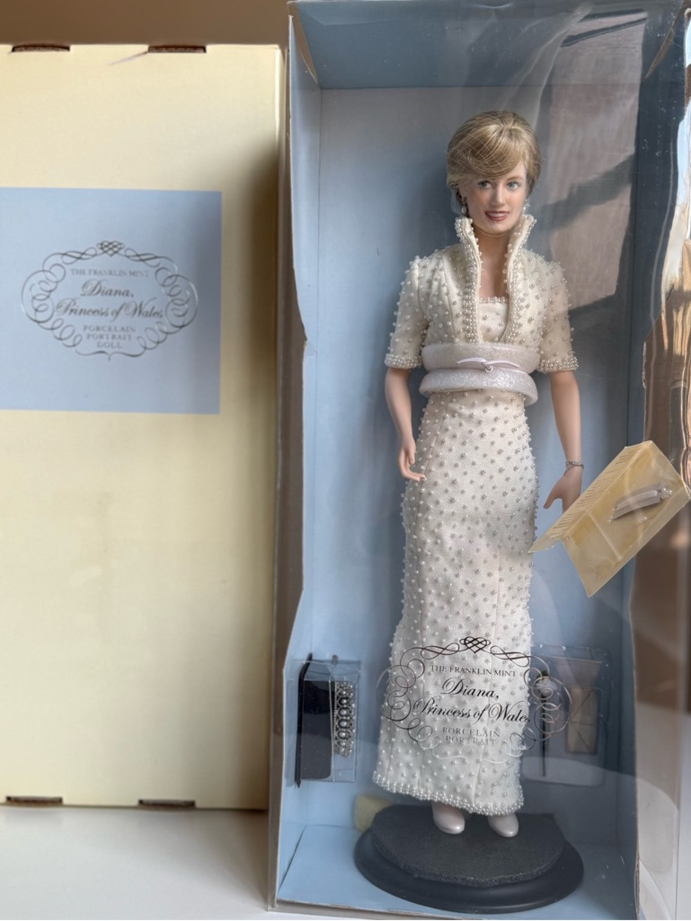 Franklin Mint Diana Princess of Wales Porcelain Portrait Doll Pearl Dress 18"COA